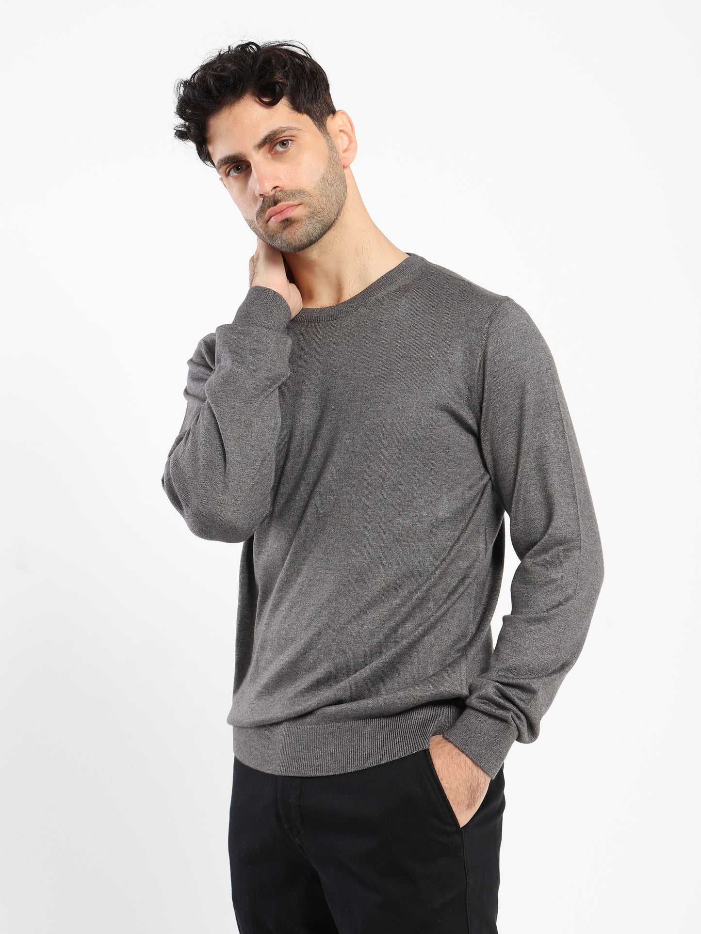 Basic Round-Neck Pullover