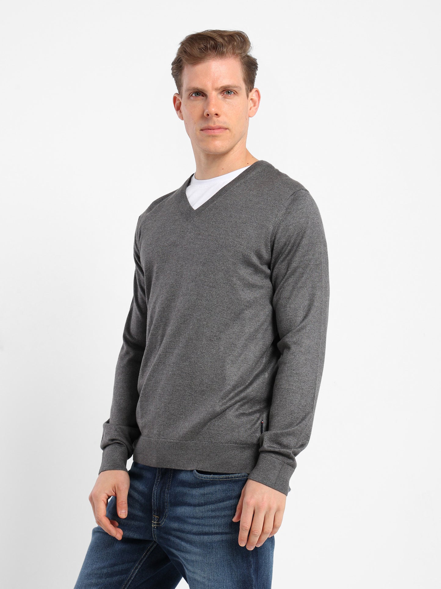 Basic V-Neck Pullover