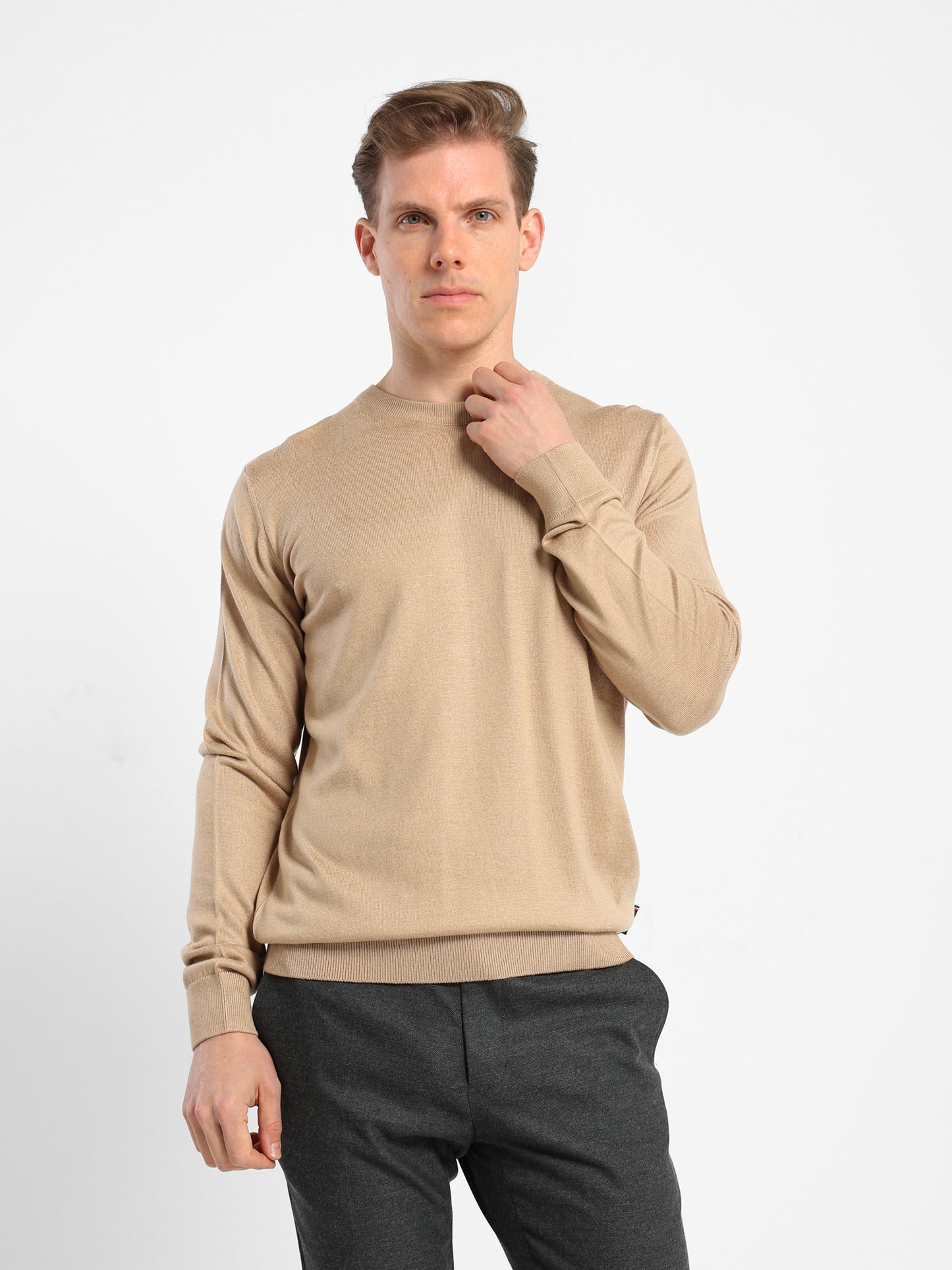 Basic Round-Neck Pullover