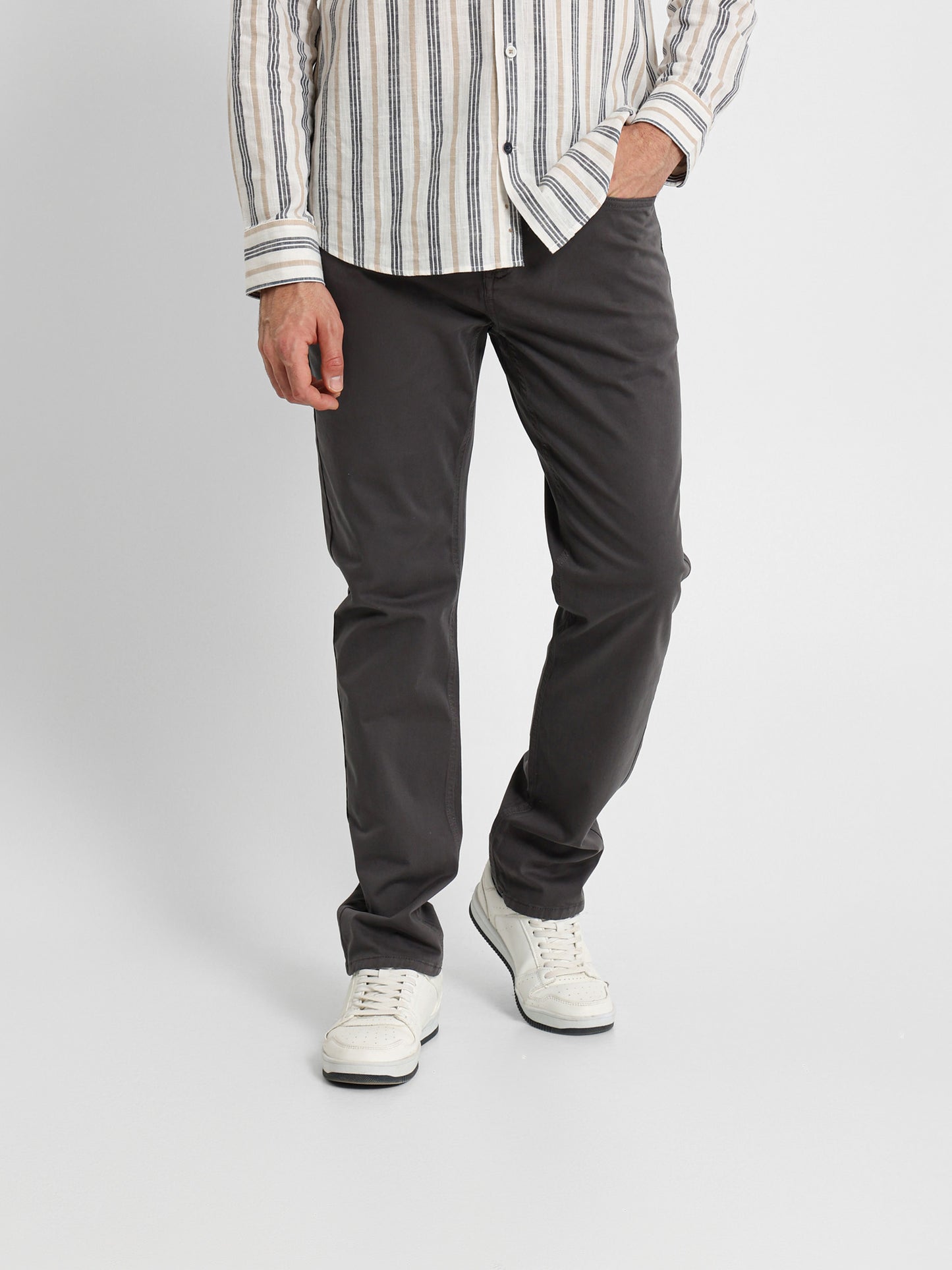 Modern Fit 5-Pocket Casual Pants