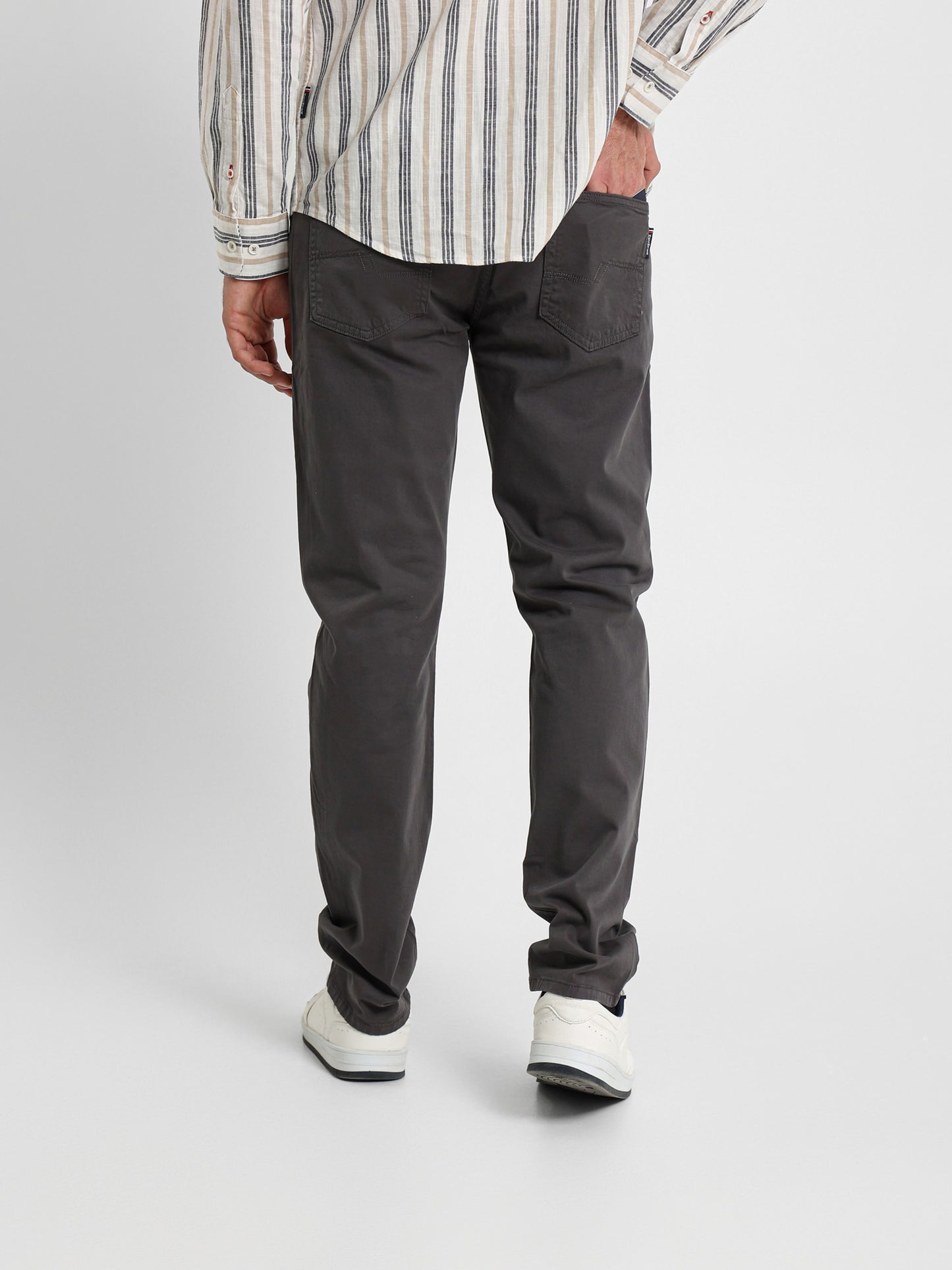 Modern Fit 5-Pocket Casual Pants