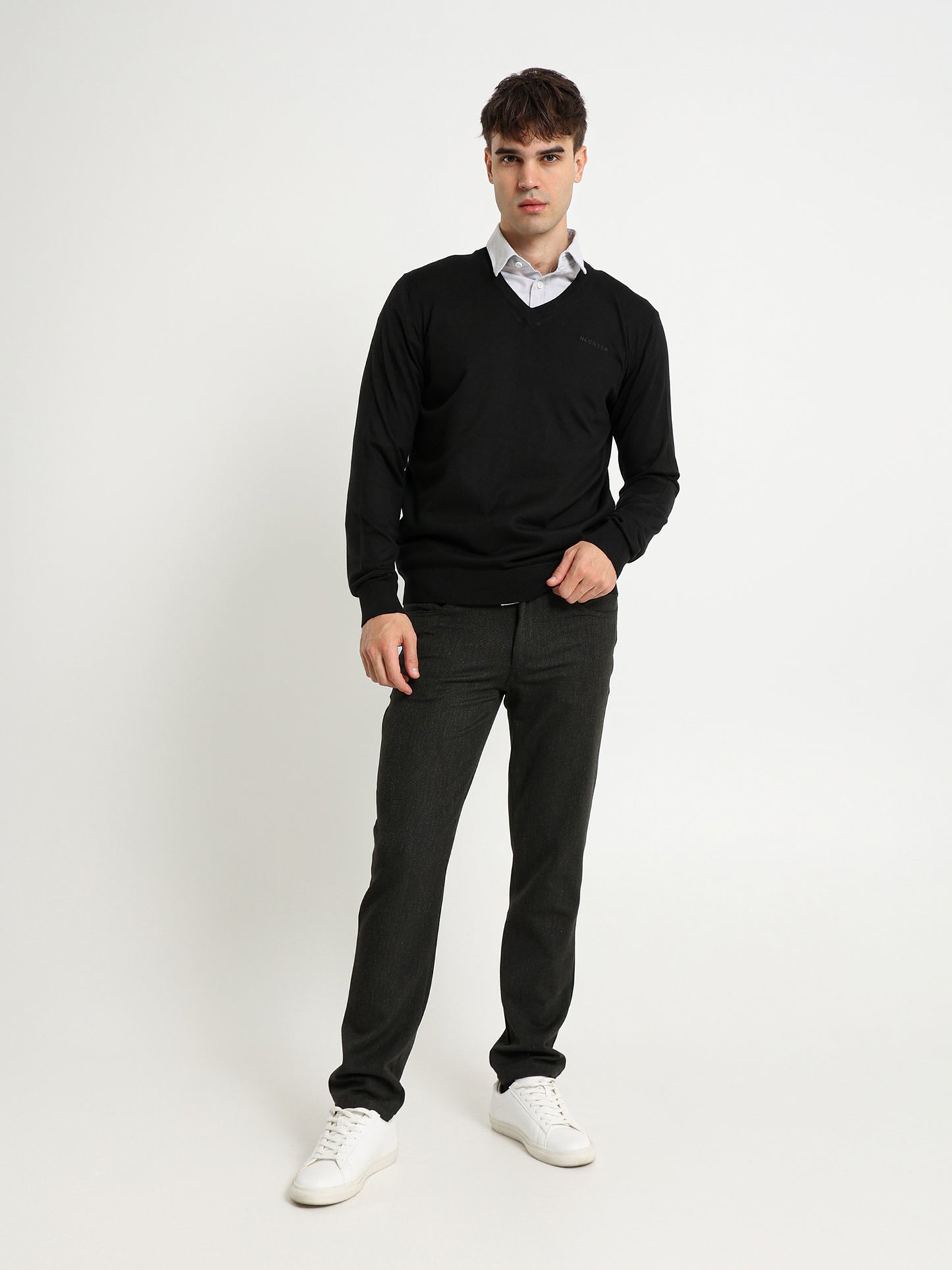 Basic V-Neck Pullover