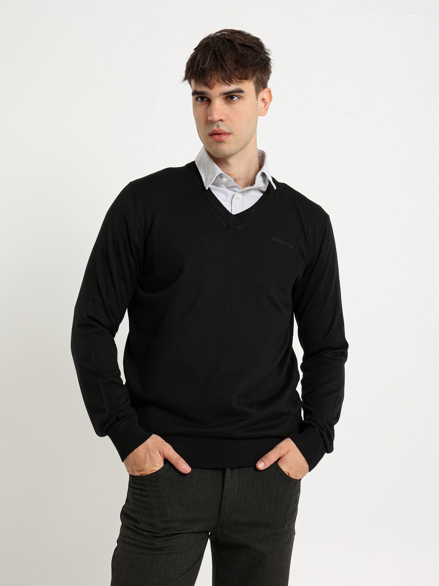 Basic V-Neck Pullover