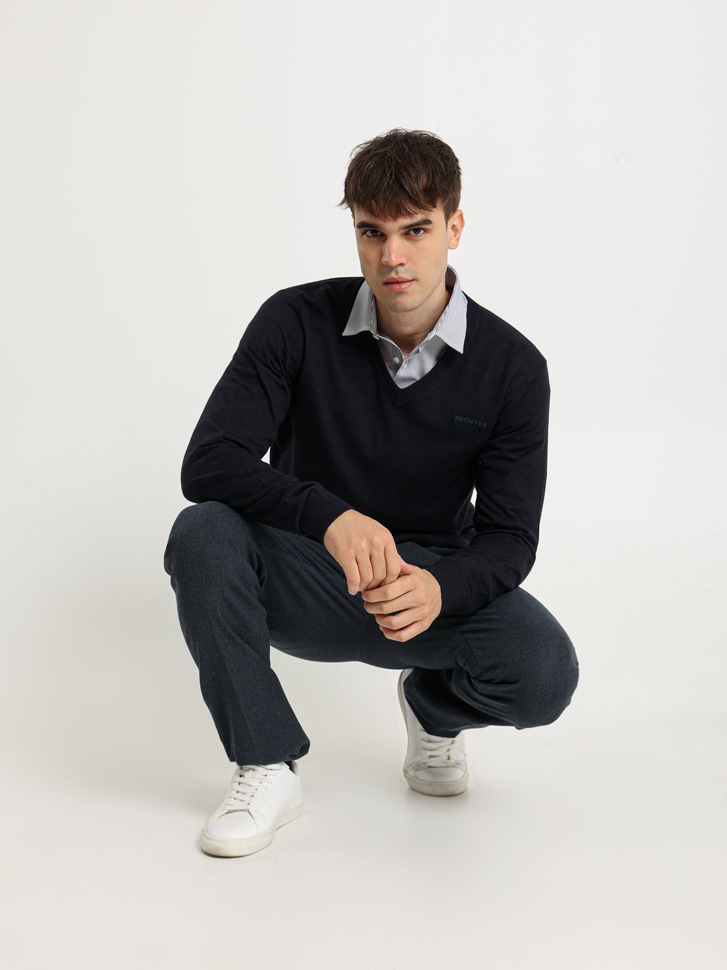 Basic V-Neck Pullover