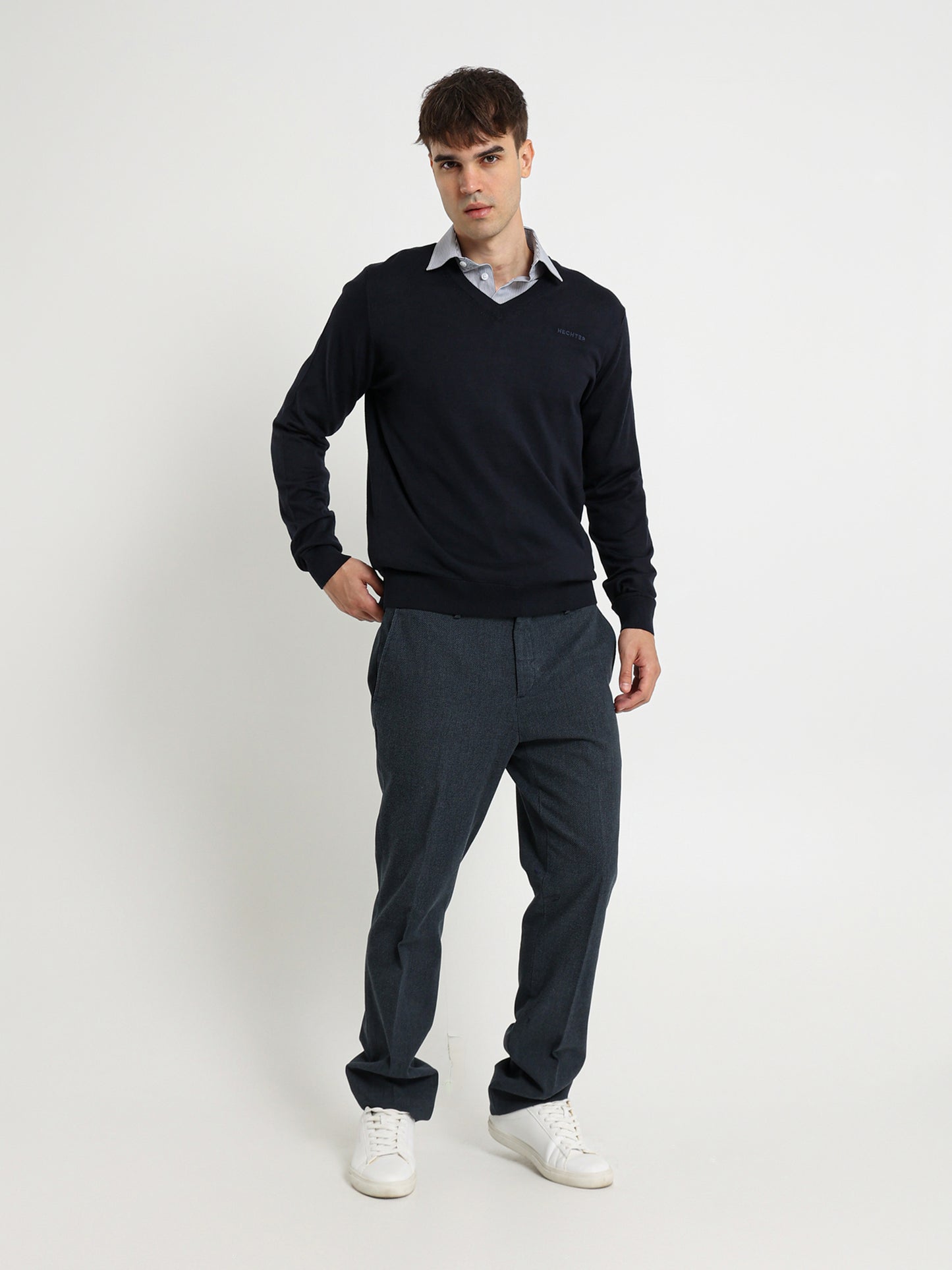 Basic V-Neck Pullover