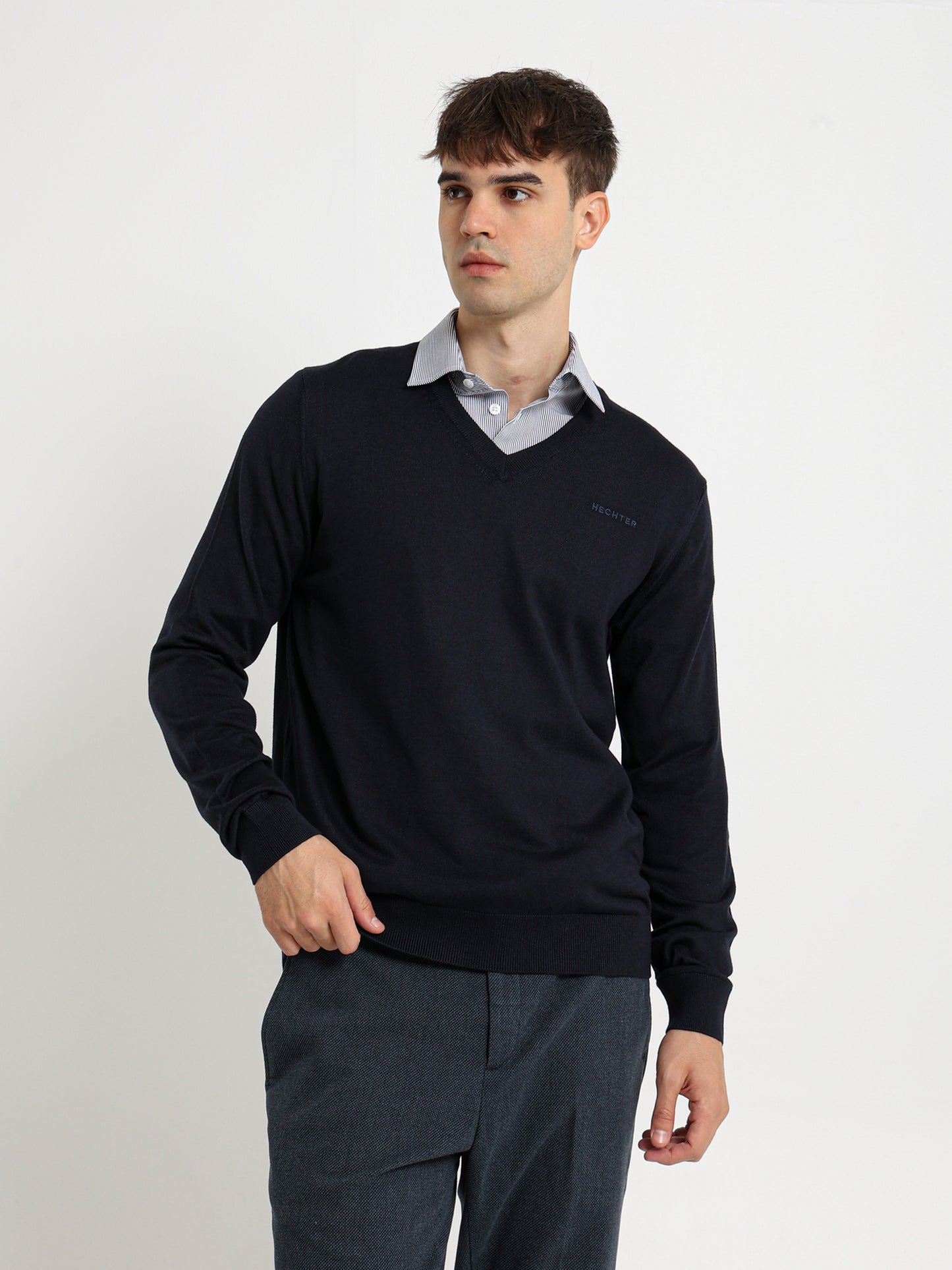 Basic V-Neck Pullover