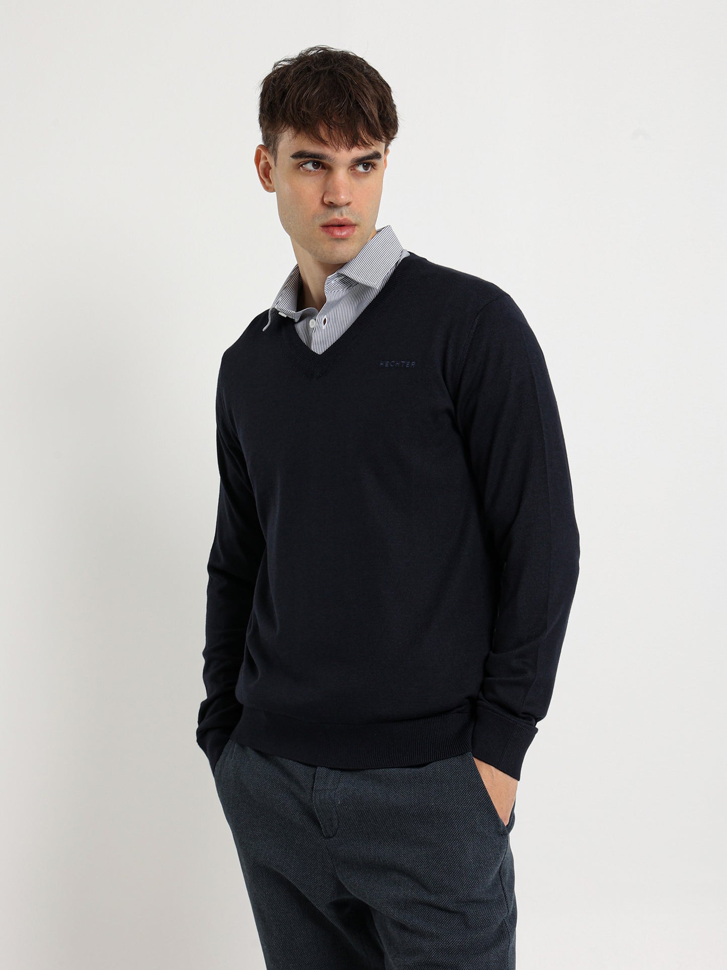 Basic V-Neck Pullover
