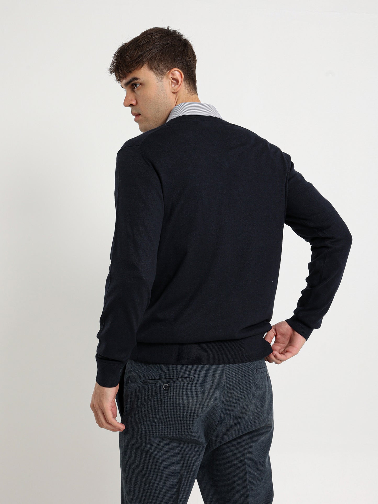 Basic V-Neck Pullover