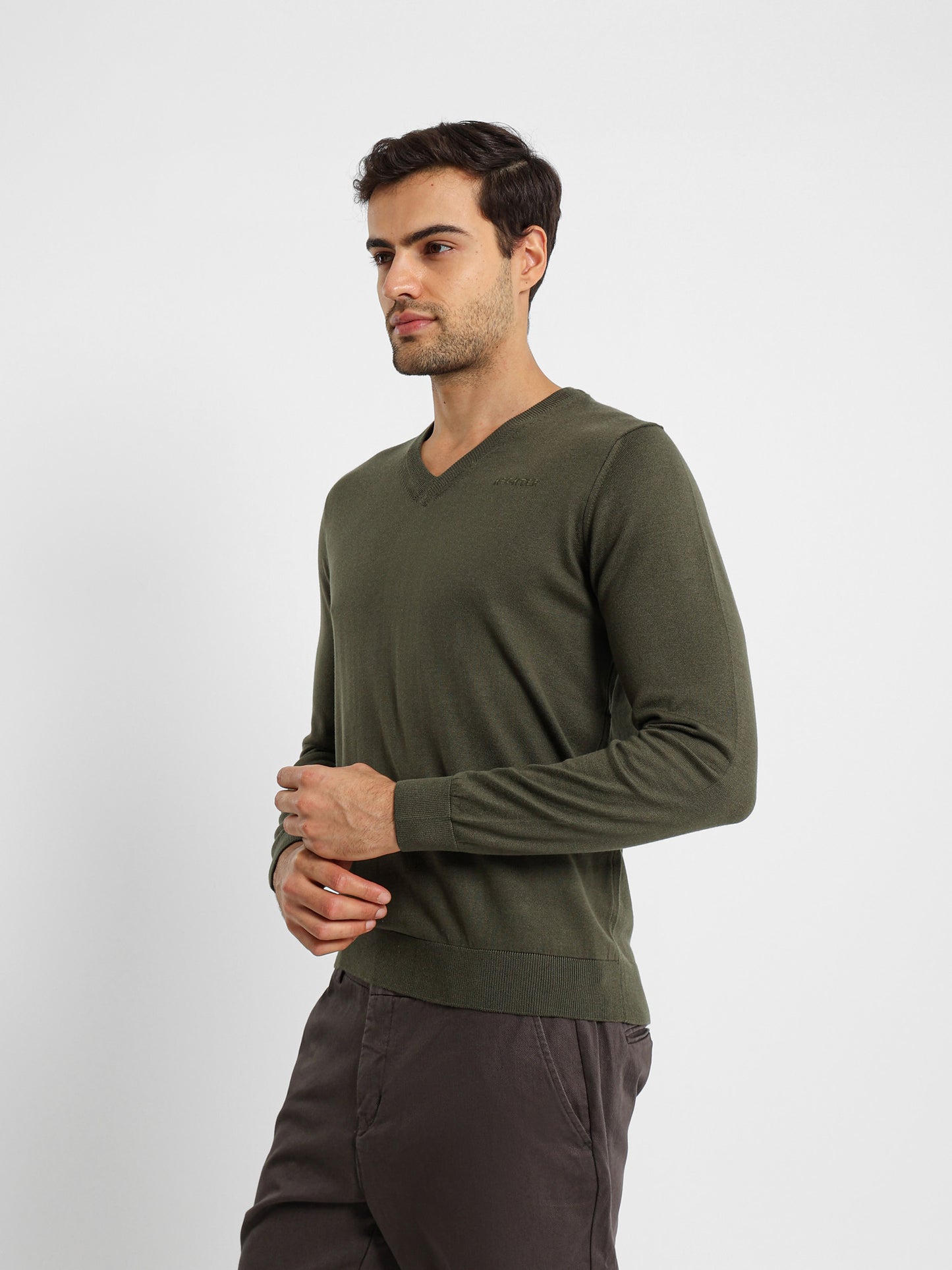 Basic V-Neck Pullover