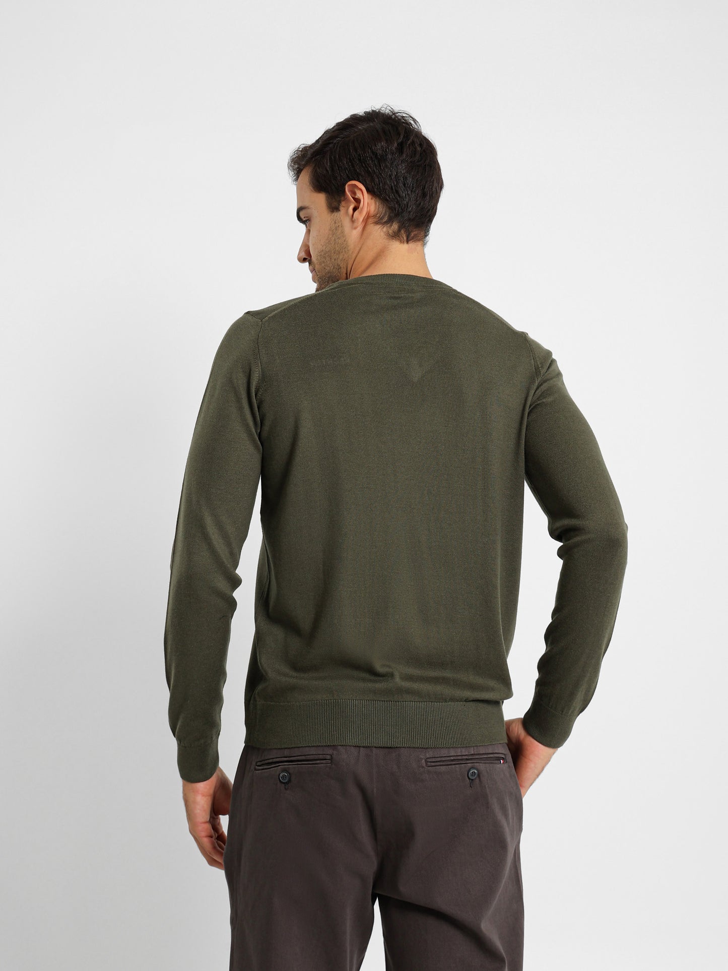 Basic V-Neck Pullover