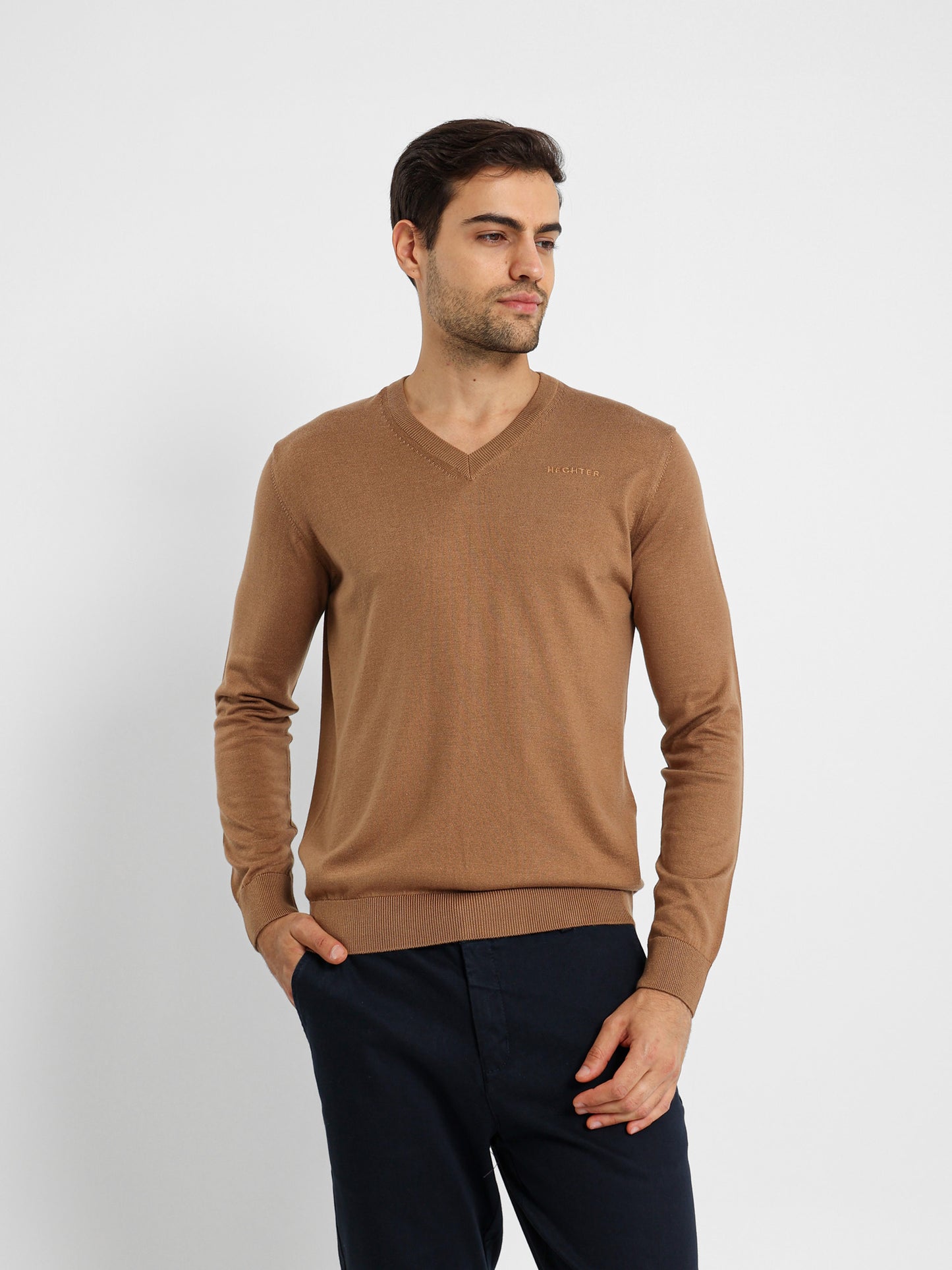 Basic V-Neck Pullover