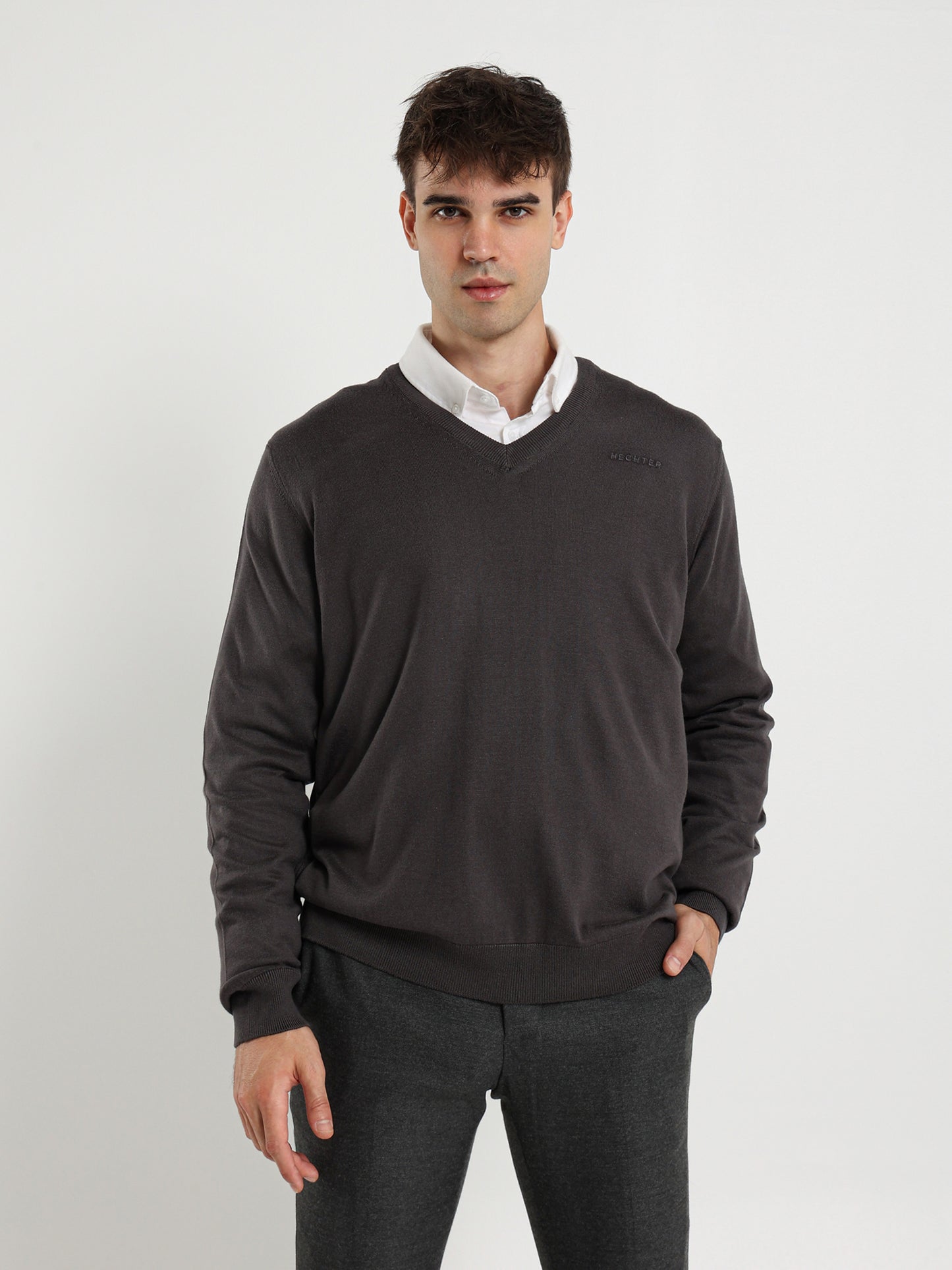 Basic V-Neck Pullover