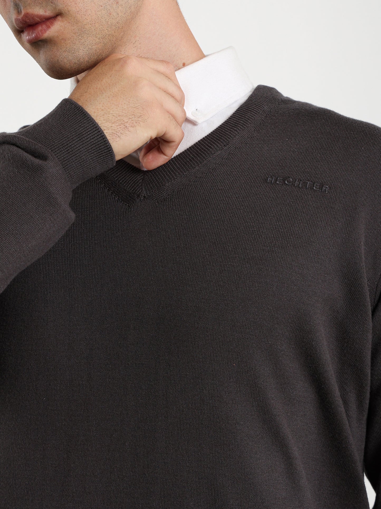 Basic V-Neck Pullover
