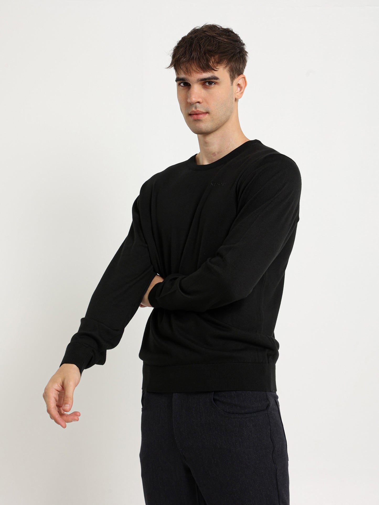 Basic Round Neck Pullover