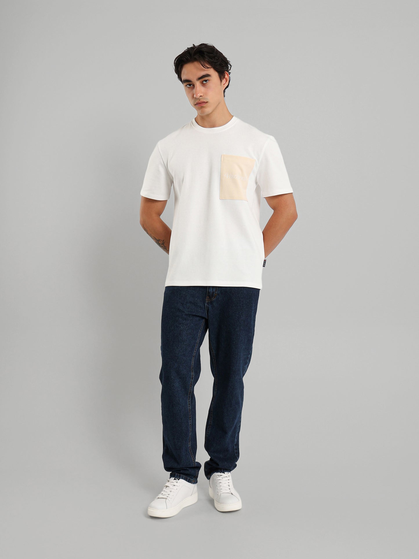 Contrast Pocket Round Neck T-Shirt