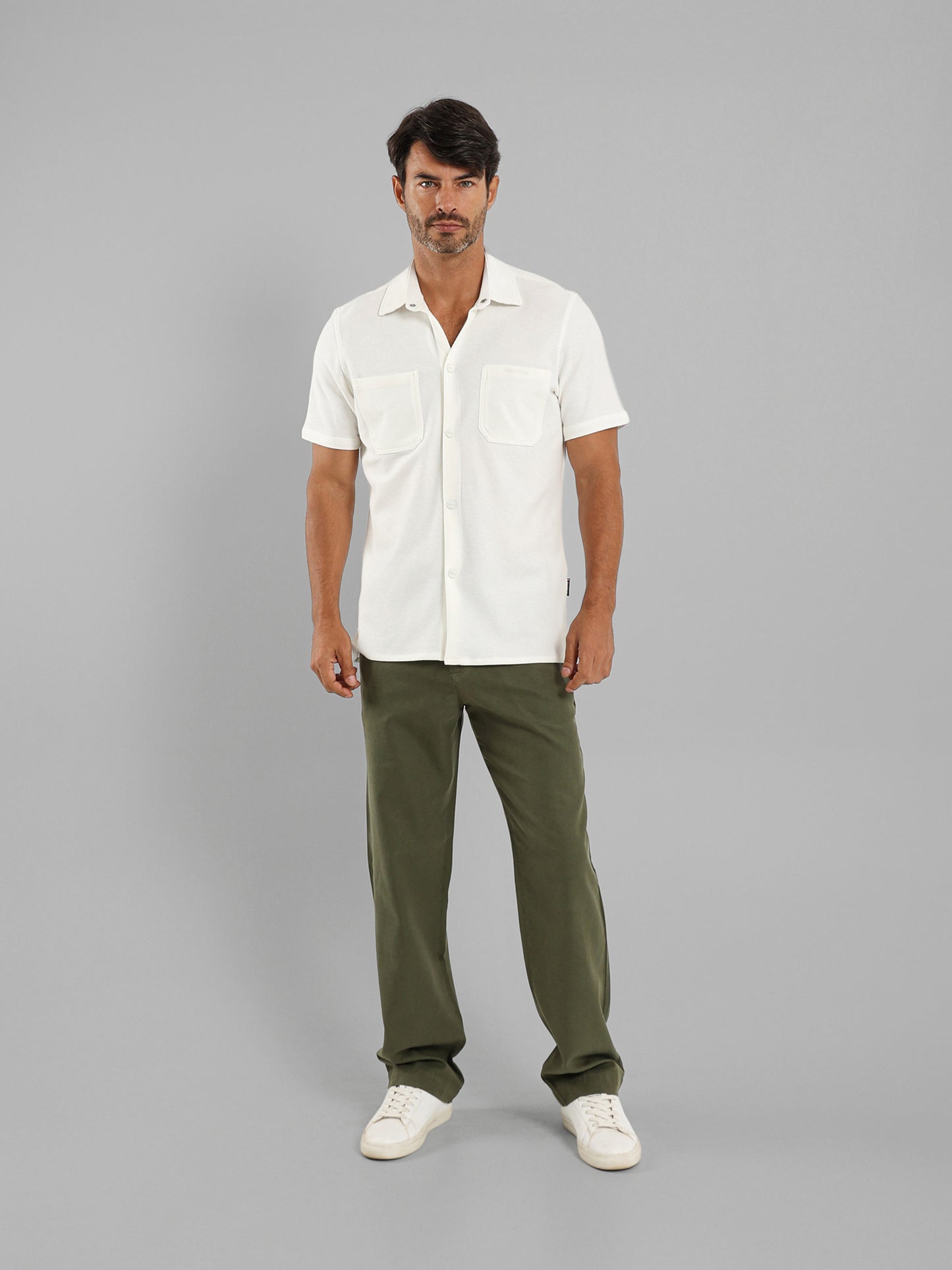 Kent Collar Short Sleeve Shirt with Two Pockets