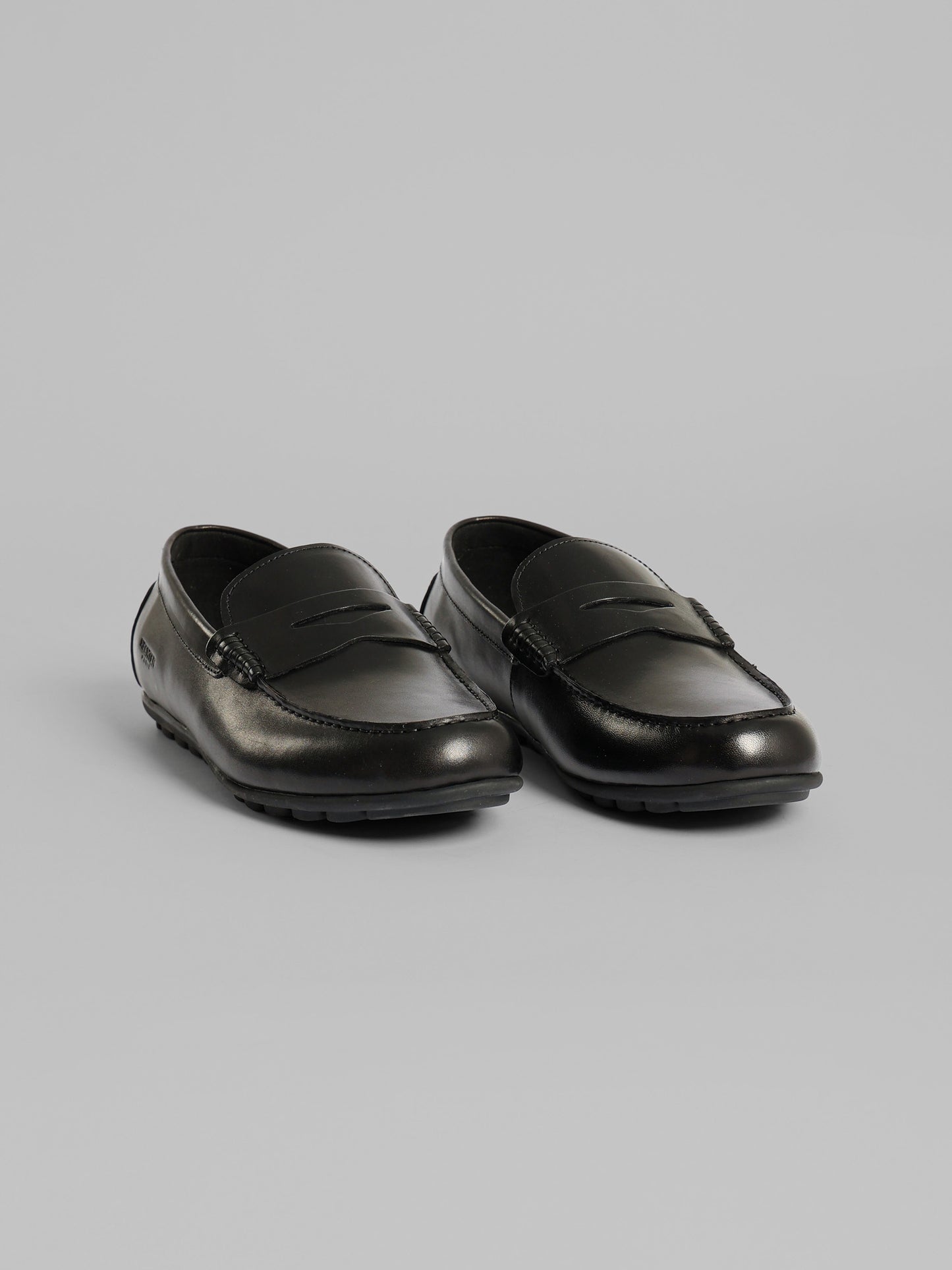 Sleek Profile Solid Semi-Dress Shoes