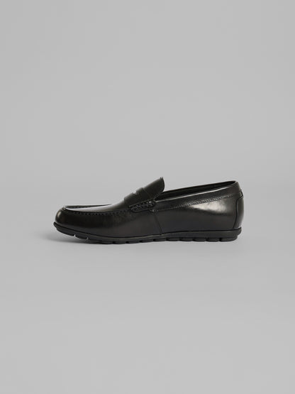 Sleek Profile Solid Semi-Dress Shoes
