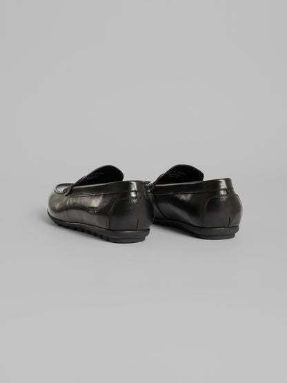 Sleek Profile Solid Semi-Dress Shoes