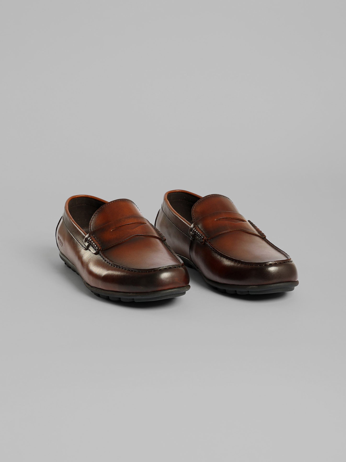Sleek Profile Solid Semi-Dress Shoes