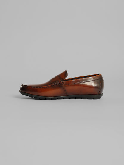 Sleek Profile Solid Semi-Dress Shoes
