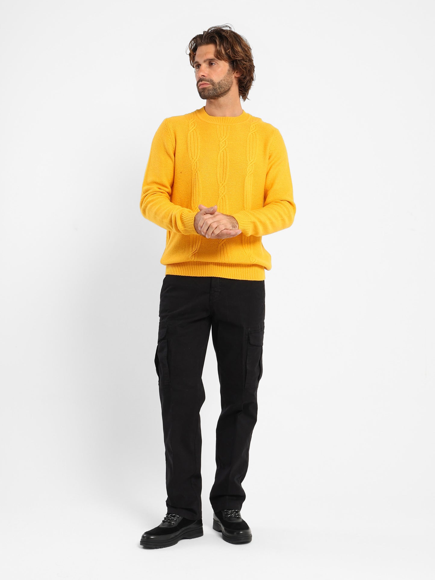 Round-Neck Cable Knit Pullover