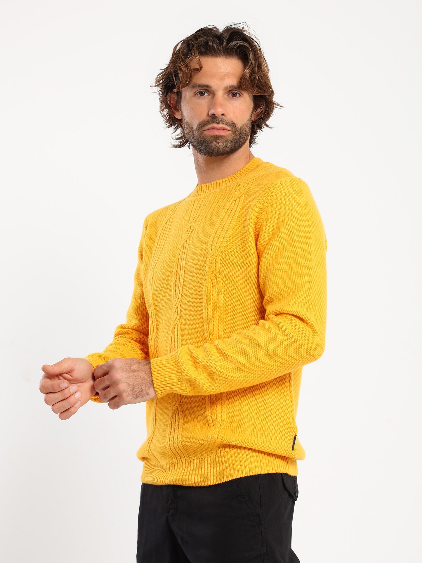 Round-Neck Cable Knit Pullover