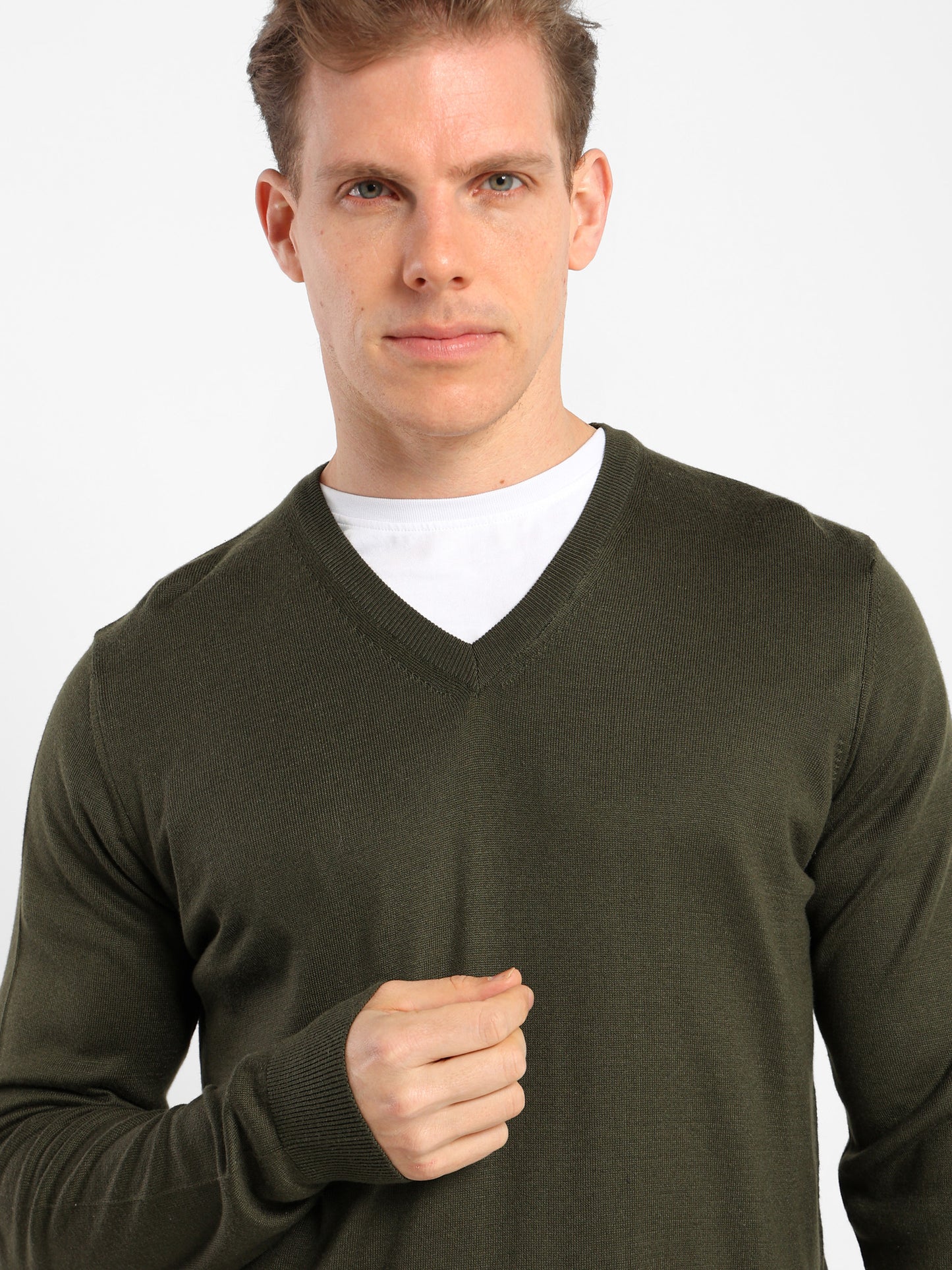 Basic V-Neck Pullover