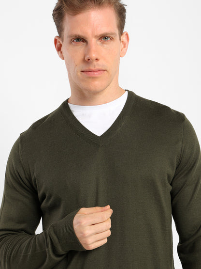 Basic V-Neck Pullover